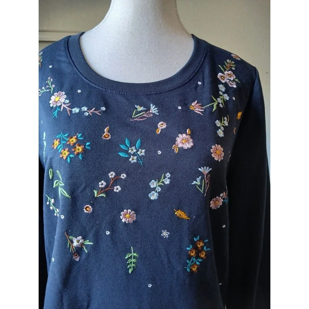 Farmers Market PL Embroidered Floral Navy Sweatshirt Long Sleeve Pullover Casual